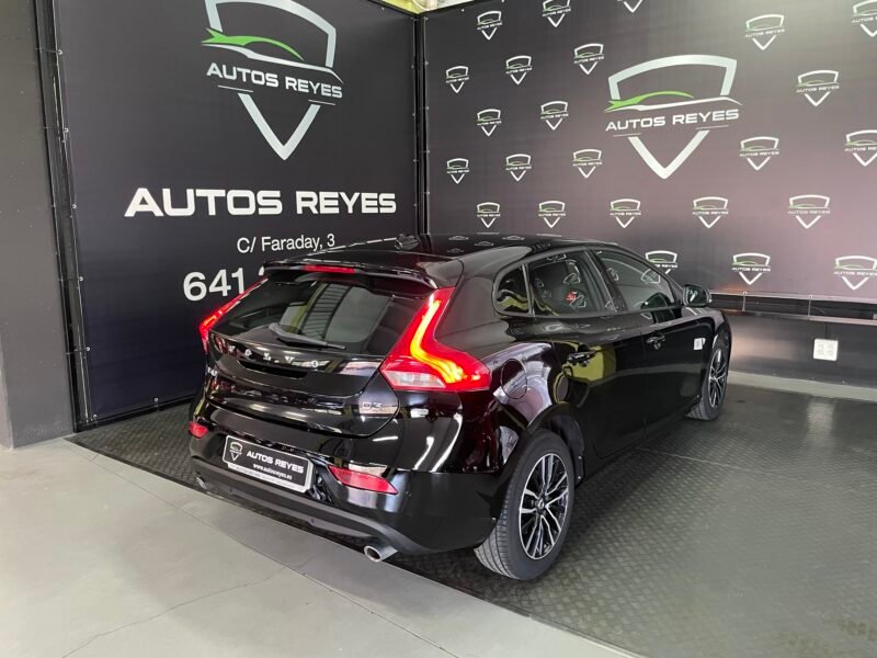 VOLVO V40 D3 automático 150 cv momentun