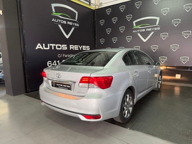 TOYOTA Avensis 2.0 d 124 cv